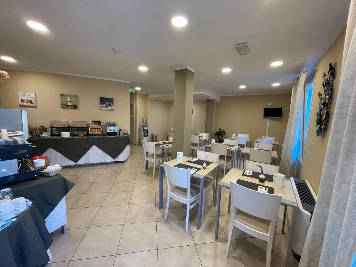 Hotel-Residence-B&B Le Dune Beach Service Included Lido Adriano Dış mekan fotoğraf