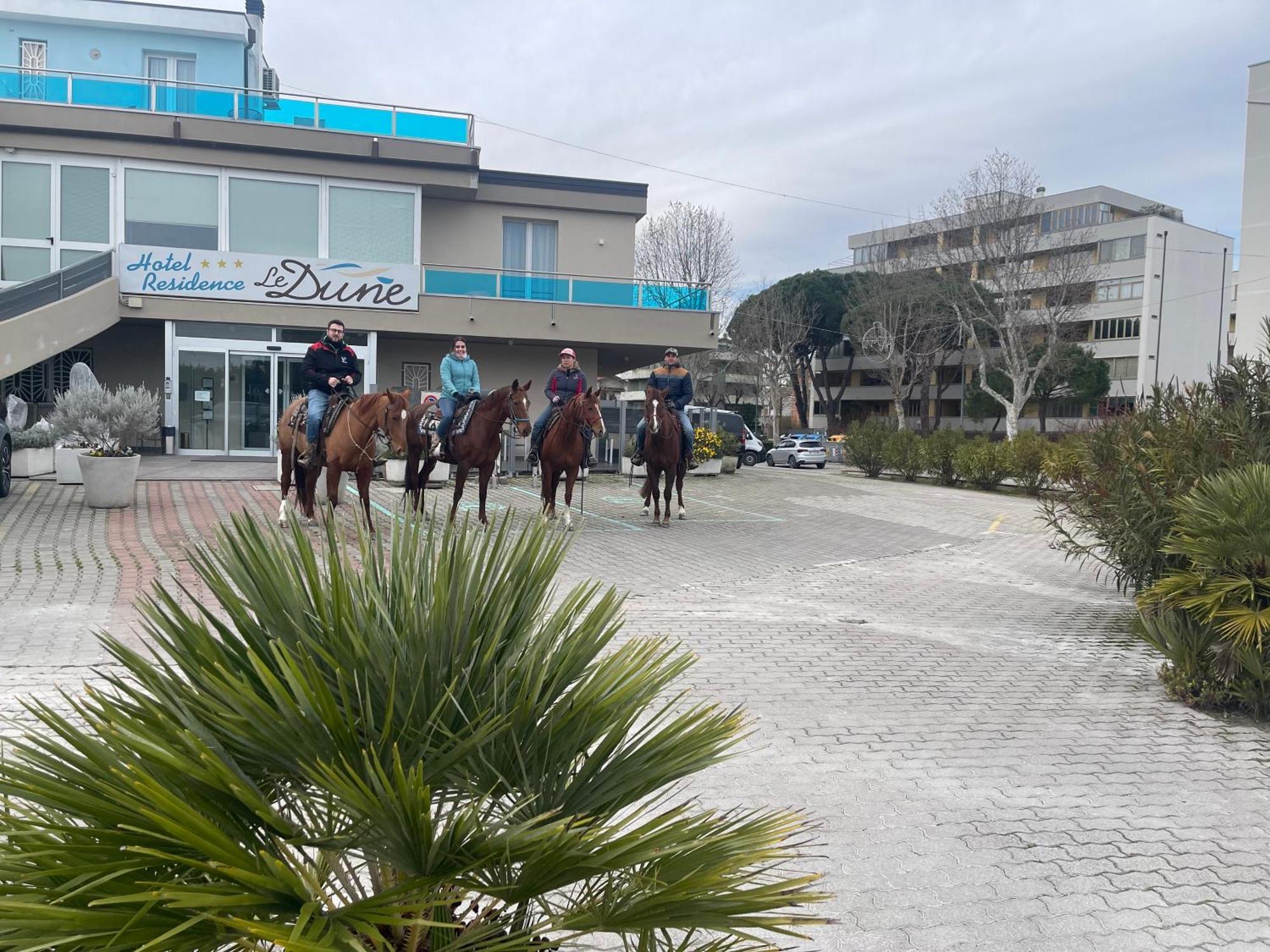 Hotel-Residence-B&B Le Dune Beach Service Included Lido Adriano Dış mekan fotoğraf