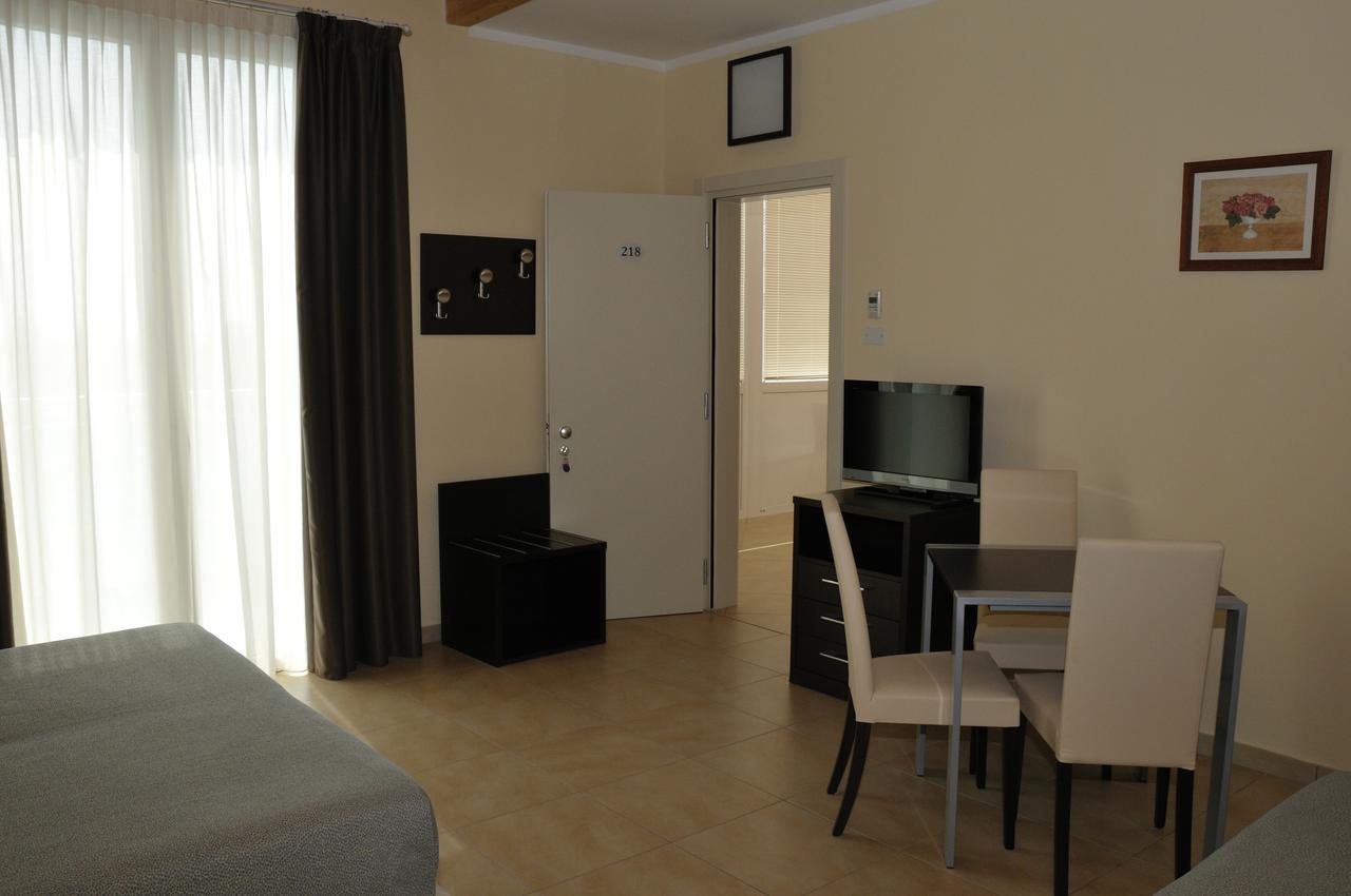 Hotel-Residence-B&B Le Dune Beach Service Included Lido Adriano Dış mekan fotoğraf